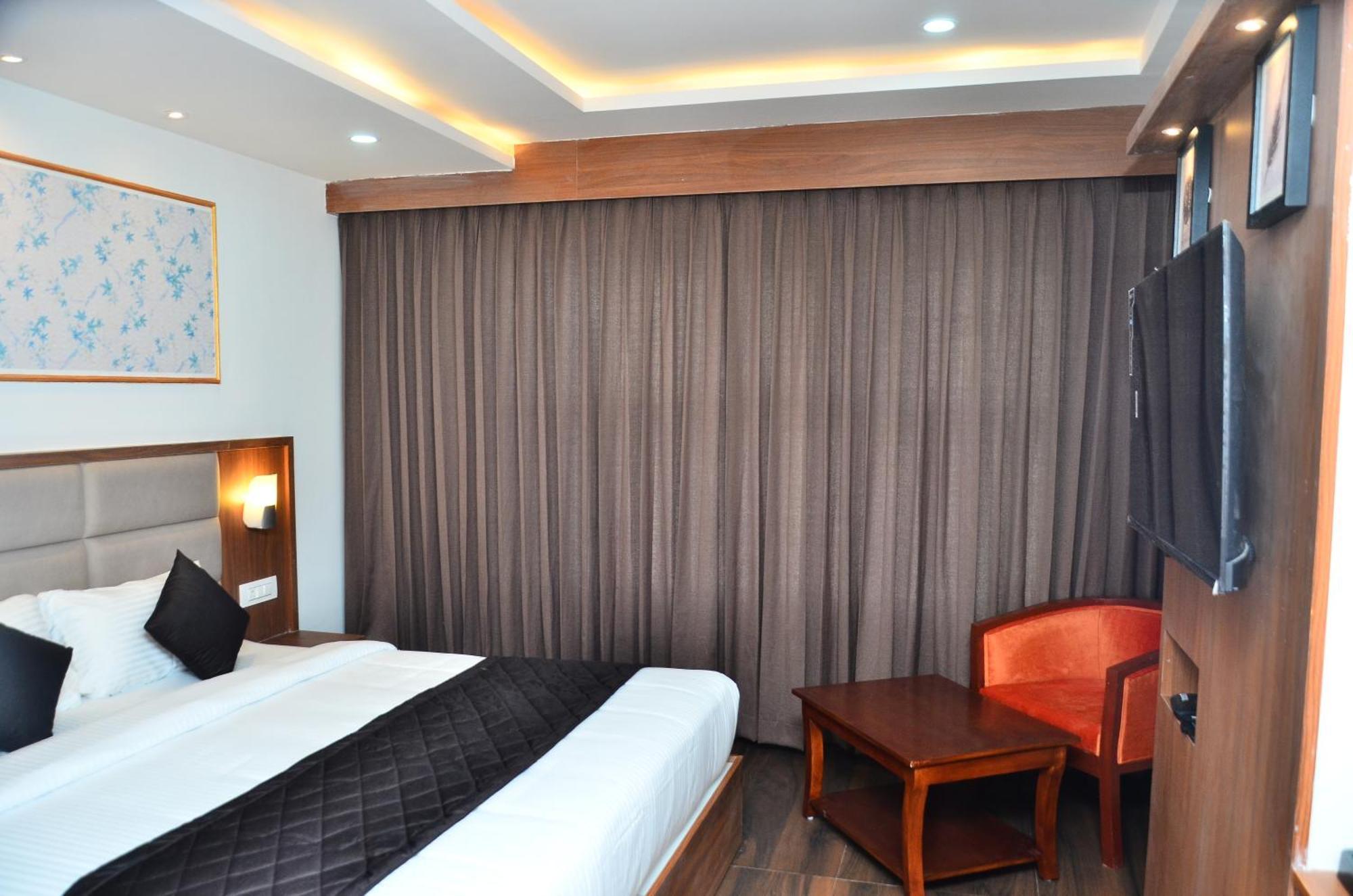 Hotel Eyrie Nest Bangalore Exterior photo